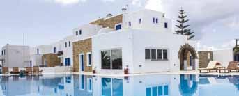 HOTEL NAXOS HOLIDAYS 3 H Naxos città / www.naxosholidayshotel.com Posizione: situato a 300 m dalla spiaggia di Agios Georgios e 700 dal centro dove ci sono diversi ristoranti, negozi e bar.