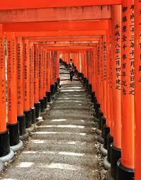 Si potrebbero perdere giorni interi a passeggiare lungo le colline orientali di Kyoto, chiamate in giapponese Higashiyama: non solo templi e giardini a non finire, ma, soprattutto, il gusto della