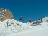 internazionalmente, e ai piedi del ghiacciaio della Marmolada.