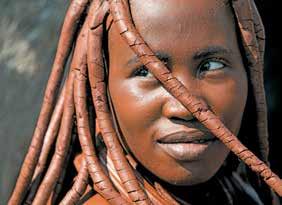 Avremo un contatto con la popolazione Himba visitando un loro villaggio. Apprenderemo usi e costumi di questa che è considerata una delle etnie africane più belle.