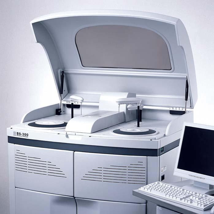 Il sistema BS 300 si compone di: modulo analitico Per dosaggi di chimica clinica e turbidimetria. Stazione di lavoro Personal computer di ultima generazione.