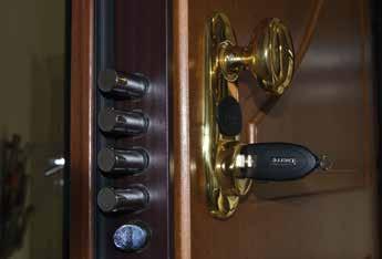 Le PORTE BLINDATE Casa Sicura per le porte blindate ha scelto di collaborare con le migliori aziende produttrici di porte blindate al mondo, fra cui DIERRE. Classico o moderno?