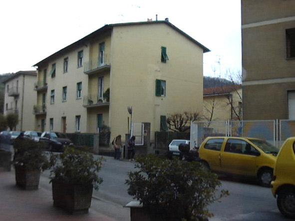 a tasca aggiunta di corpi chiusi sopraelevazioni incongrue aggiunta di terrazzi o balconi disordine ambientale aggiunta di tettoie capanne in lamiera o materiale copertura rialzata rispetto quota