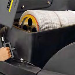 Carico sporco posteriore Spazzola oscillante Scuotifiltro 1 2 3 4 1 Bumper. Protegge spazzatrice ed ostacoli che si trovano 3 all interno dell area da pulire. 2 Ampia superficie filtrante.