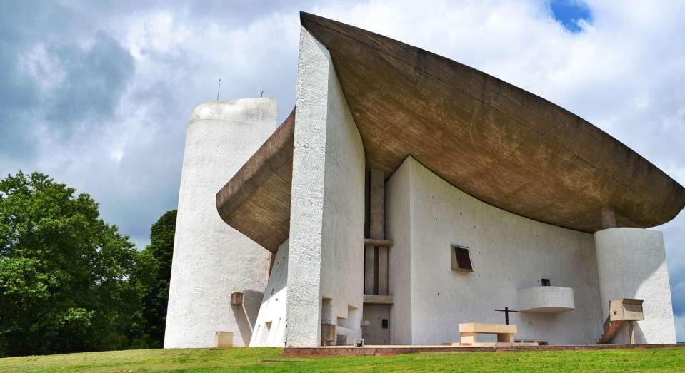 Notre-Dame du Haut di Le Corbusier a a Ronchamp