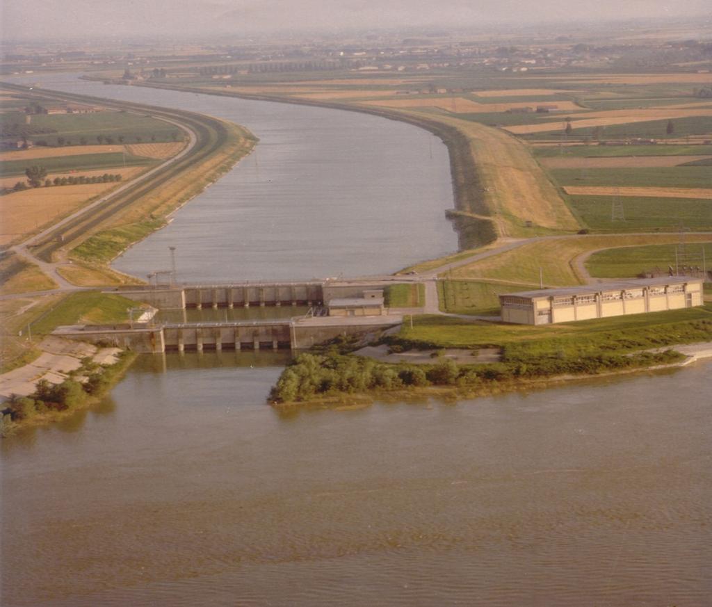 L acqua del CER è di buona qualità Cavo napoleonico Po L acqua del Po è fitodepurata nel Cavo Napoleonico (240 ha) prima di entrare