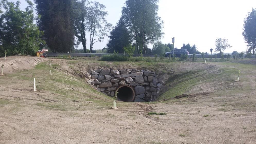 Posa di un tubo in calcestruzzo