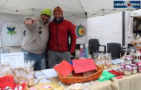 voglio un pane sempre fresco, sul cipresso il fiore del pesco; che siano amici il gatto e il cane, che diano latte le fontane. Se voglio troppo, non darmi niente, dammi una faccia allegra solamente.