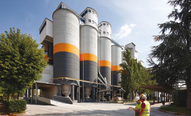 6 CEMENTERIA DI REZZATO-MAZZANO Una storia di crescita e sviluppo. La cementeria di Rezzato-Mazzano fu realizzata nel 1964.