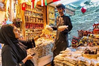 Nel pomeriggio visita alle collezioni del National Museum of Oman: aperto al pubblico nel 2016, il museo ospita ben 12.