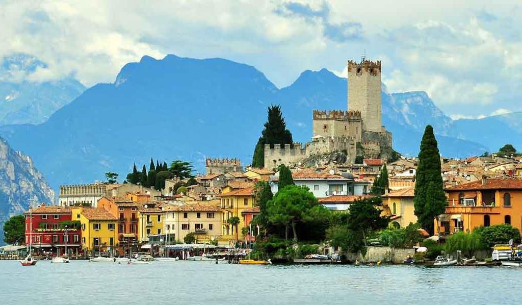RIVA DEL GARDA La perla del Garda Trentino Clima mediterraneo, spiagge libere e ampie, panorami incantevoli rendono una giornata sul Lago di Garda davvero indimenticabile.