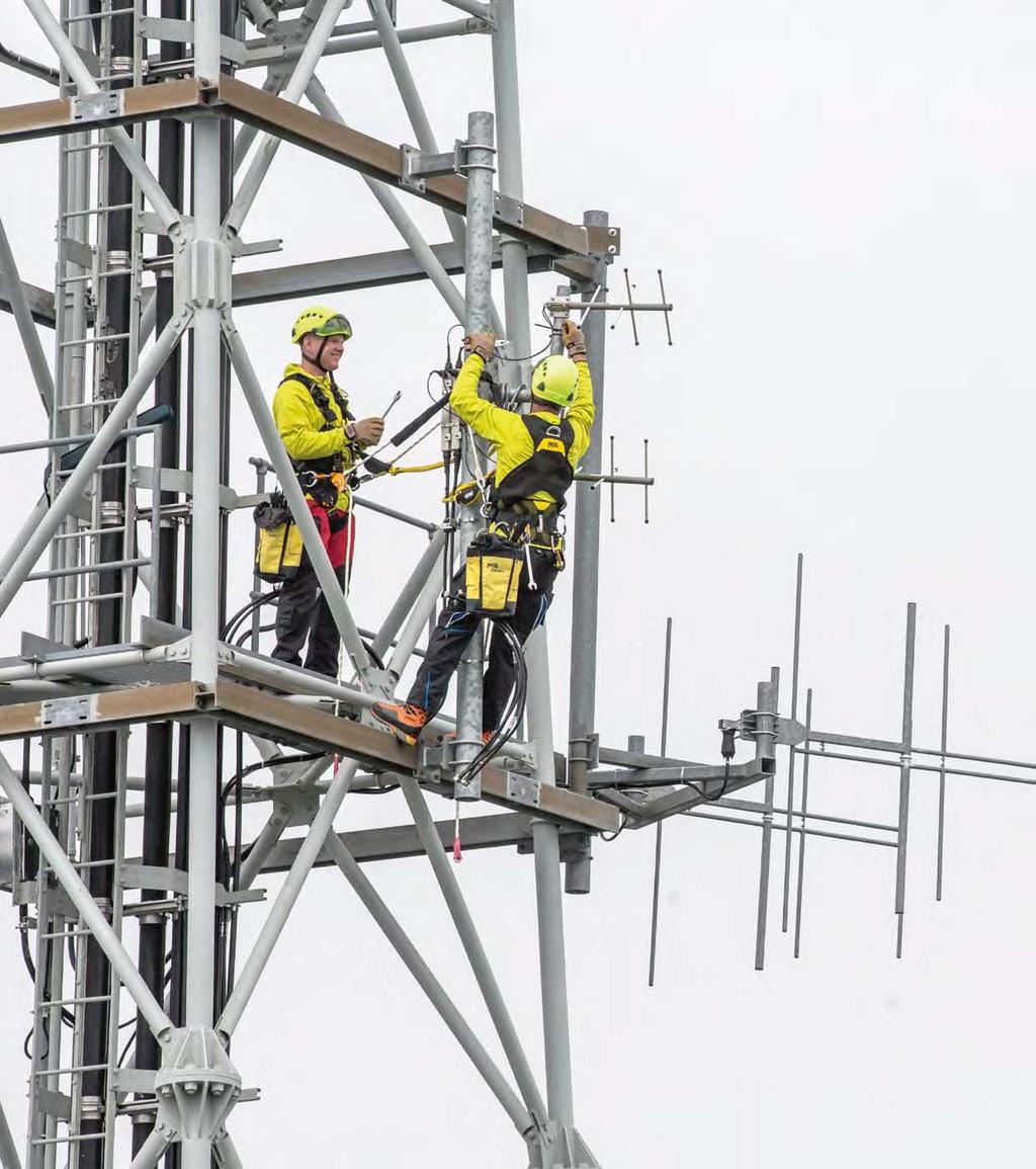 46 Imbracature Antenna maintenance work on the Monte San Salvatore tower in Lugano, Switzerland.
