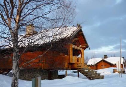 Tutti gli chalet si trovano a 1 2 minuti a piedi dall edificio principale, nel quale si trovano il