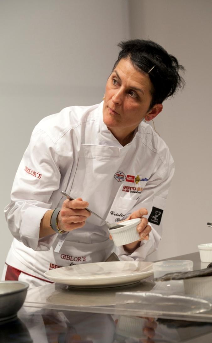 Glass was born in 2004 in the quaint neighborhood of Trastevere, Vicolo de Cinque. With the arrival at the helm of the kitchen of chef Cristina Bowerman, in 2006, Glass takes off.
