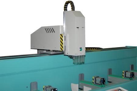 200 A S M Struttura in ferro elettrosaldato Il basamento portante è realizzato in ferro elettrosaldato ed accoglie le guide di scorrimento a ricircolo di sfere.