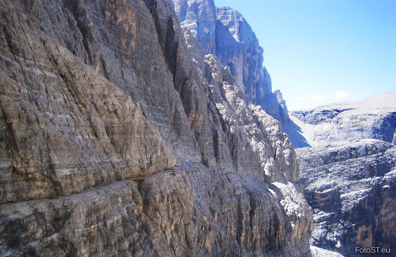 Sentinella. Il gruppo non attrezzato scenderà per la Val Fiscalina per un sentiero alternativo rispetto al sabato godendosi le bellezze del Parco Naturale delle Tre Cime.