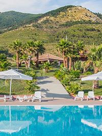 NELEMA VILLAGE RESORT Il villaggio Nelema Village Resort si trova a San Nicola Arcella, nella splendida cornice della Riviera dei Cedri, tra Praia a Mare e Diamante.