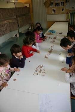 mangiano cotte, la nonna le fa con la pasta, anche i fagioli li ha fatti mio padre, li ha cotti Hjar: la mamma ha preparato la cena Gaia: la mamma li