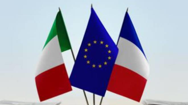 PROGETTO PILOTA DIALOGHI TRANSFRONTALIERI ITALIA-FRANCIA Questa iniziativa, finanziata dalla Commissione europea, è stata organizzata da 10 centri d informazione e comunicazione Europe Direct dei