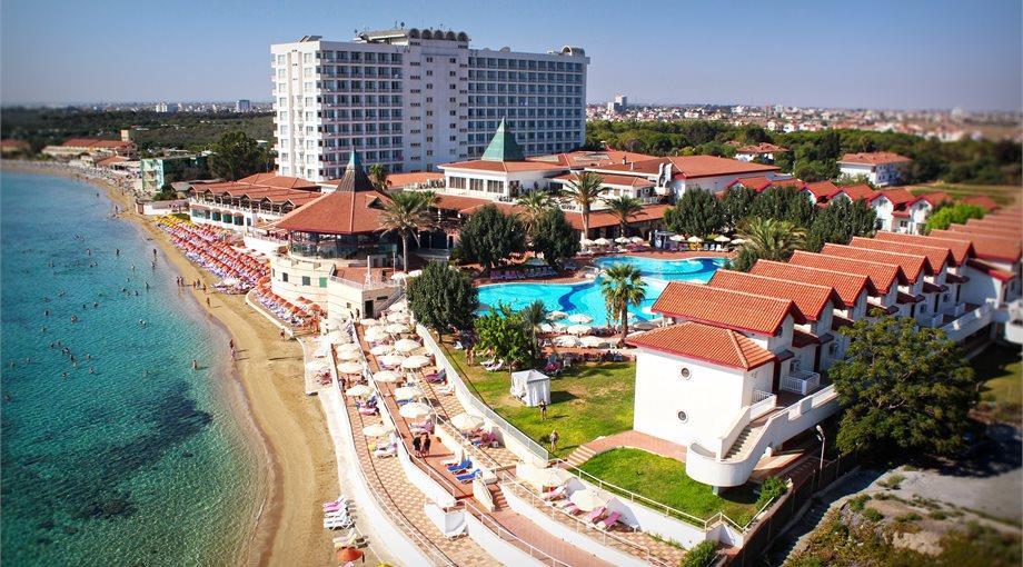 SALAMIS BAY CONTI 5* - Famagusta L'hotel Salamis Bay Conti Resort è una struttura di lusso che si trova a circa 8 km dal centro della città di Famagusta e si affaccia sulla spiaggia.