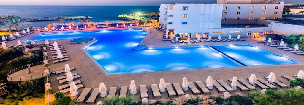 VUNI PALACE 5* - Kyrenia Il Vuni Palace Hotel è costruito a solo 1 km dal centro città e a soli trenta minuti dall'aeroporto.
