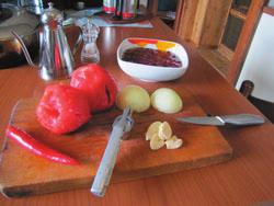 passata di pomodoro 1 peperoncino piccante sale q.