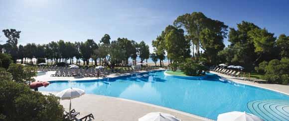 Hotel: dispone di reception, Wi-Fi (10 /settimana), piscina esterna, lettini ed ombrelloni ad uso gratuito in piscina ed in spiaggia, teli mare (2 / giorno), parcheggio.