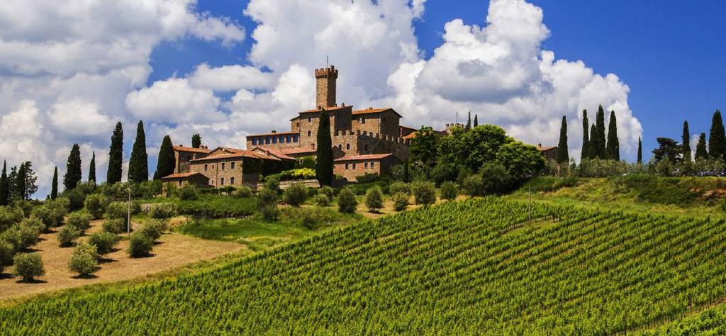 MONTALCINO Montalcino, nome famoso in tutto il mondo, indicato ormai universalmente come roccaforte dell enologia italiana, è un antico borgo di origine etrusca a circa 40 Km da Siena, ubicato su una