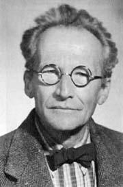 La Meccanica Quantistica 38 Poco dopo l ipotesi di De Broglie, quasi contemporaneamente, fu presentata la meccanica quantistica da Erwin Schrödinger e Werner Heisenberg.