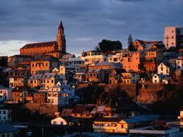 4 ore di percorso + 45 minuti di barca 8 giorno 9 giorno 10 giorno 11 giorno / Tulear / Antananarivo Trasferimento in tempo utile al porto e in seguito