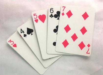 I quesiti dal N. 1 al N. 30 valgono 5 punti ciascuno 1. Delle cinque carte mostrate in figura, Nadia ne prende tre e Roberto due.