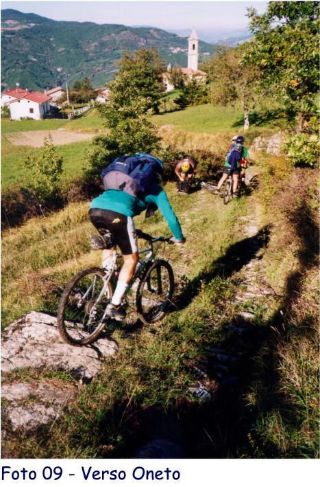 2 a tappa ad incrociare la carrareccia che risale per il Monte Dego (zona molto rinomata per la raccolta funghi).