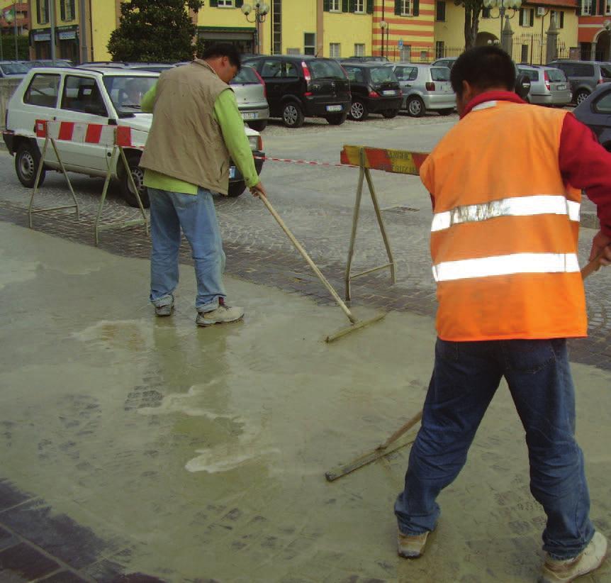 In particolare per interventi di risanamento di giunti dove é necessario raggiungere in tempi rapidi una sufficiente resistenza, come ad es. nel caso di rotatorie o piazze di paesi, ecc.