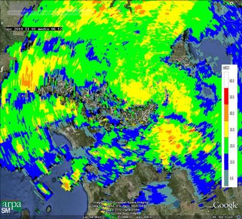 Mappe di riflettività del 1/11/2010 alle 04:12 UTC (a sinistra) e alle 06:12 UTC (a 