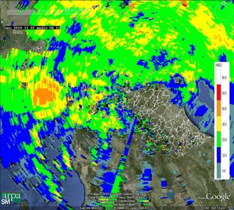 Mappe di riflettività del 1/11/2010 alle 08:12 UTC (a sinistra) e alle