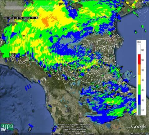 (in basso a sinistra) e alle 11:42 UTC (in basso a destra).