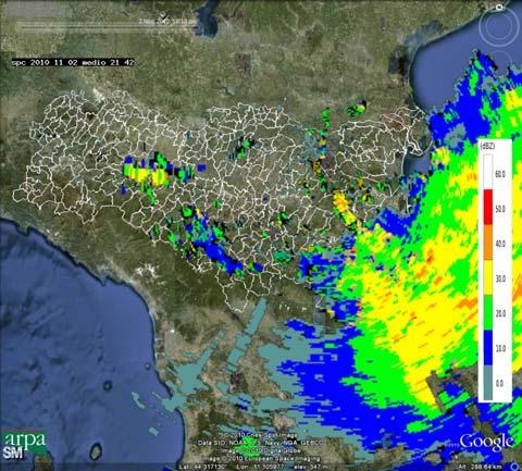 Mappe di riflettività del 02/11/2010 alle 21:42 UTC (in alto a