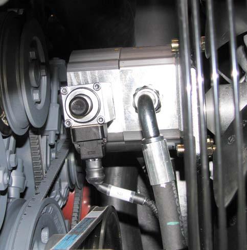 Velocità di rotazione della ventola - Scollegare il connettore ubicato ( Fig. ) sul motore idraulico della ventola. 2- Motore a regime massimo. 3- Misurare la pressione ( Fig.