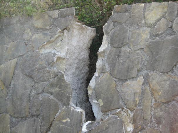 Foto 3 Particolare del muro di sostegno di sottoscarpa della S.P. n.