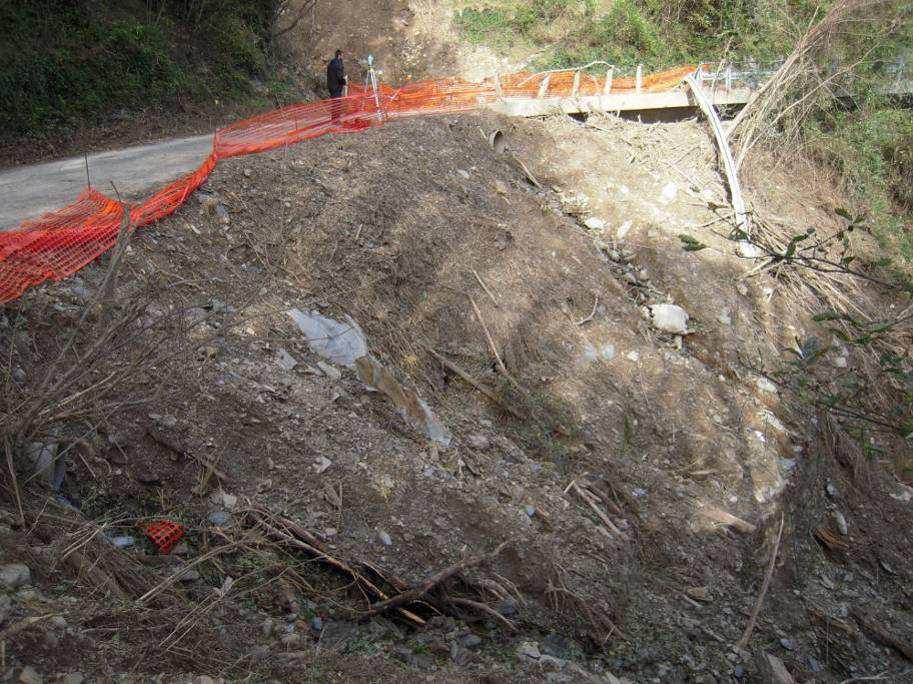 strato superficiale, con conseguente trasporto di materiale solido e, subito a monte