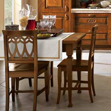 Completano la collezione Borgo Salento tavolo e sedie in massello laccate bianche.