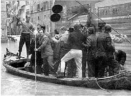 4 novembre 1966 L alluvione di Firenze Gli «angeli del