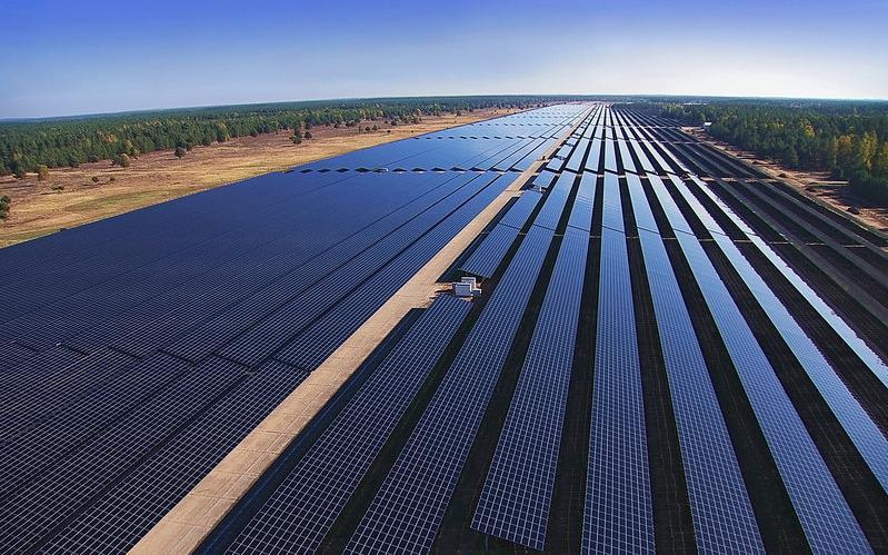 10-100 MW Grandi impianti solari fotovoltaici - Conversione statica dell energia del Sole in elettricità - Non programmabile, poco