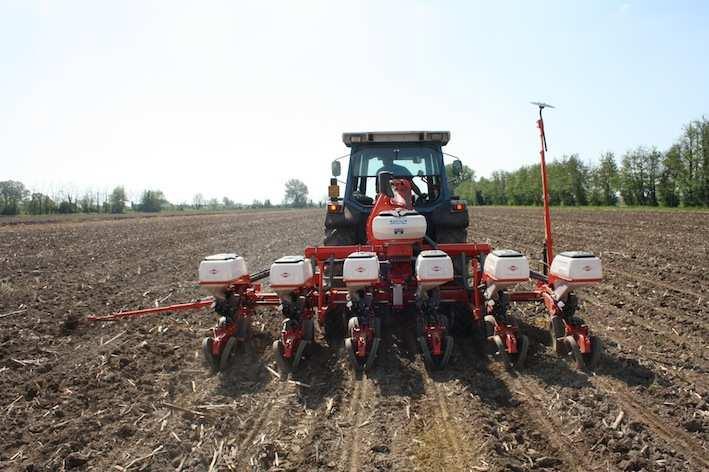 5 di 6 12/05/2016 14:26 non-stop con doppia molla garantiscono infatti un lavoro senza intralci anche sui terreni più difficili.