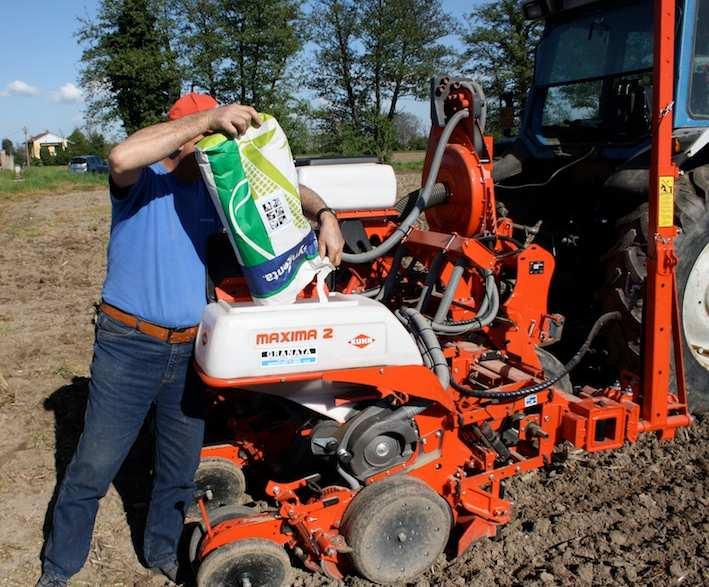 grazie all utilizzo di una seminatrice ottimizzata per la semina su minima lavorazione come la Maxima 2.