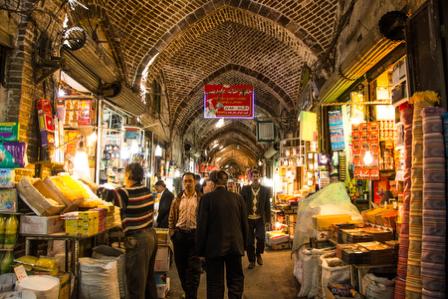 Venerdì 17/08/2018 Bandar Lengeh - Meymand Km. 595 Ripresi i nostri camper, ci dirigiamo verso Yazd fermandoci per la notte presso il villaggio scavato nella roccia di Meymand.