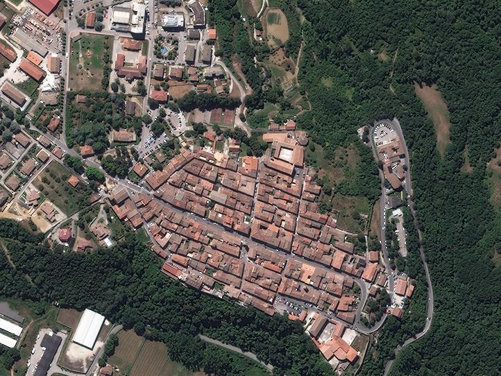 SEISMIC DAMAGE OBSERVED IN AMATRICE Tall RC buildings nearby the school Romolo Capranica