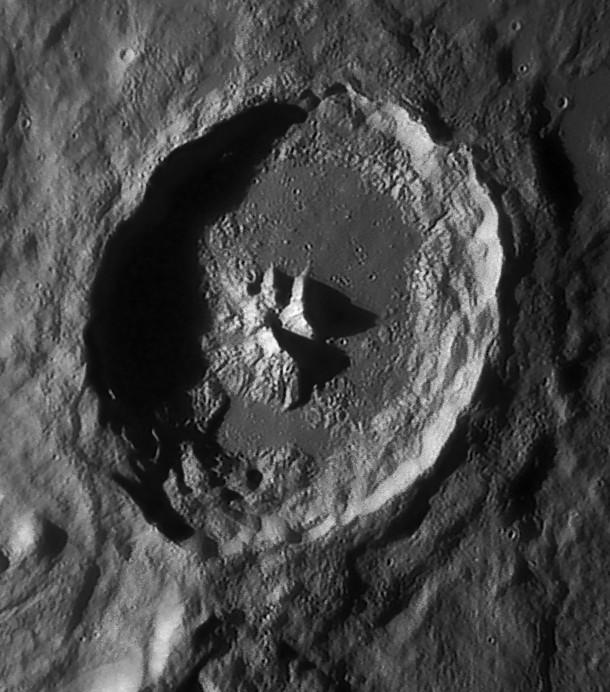 Le foto della Sezione di Ricerca Luna - UAI.. un primo piano di Teophilus.