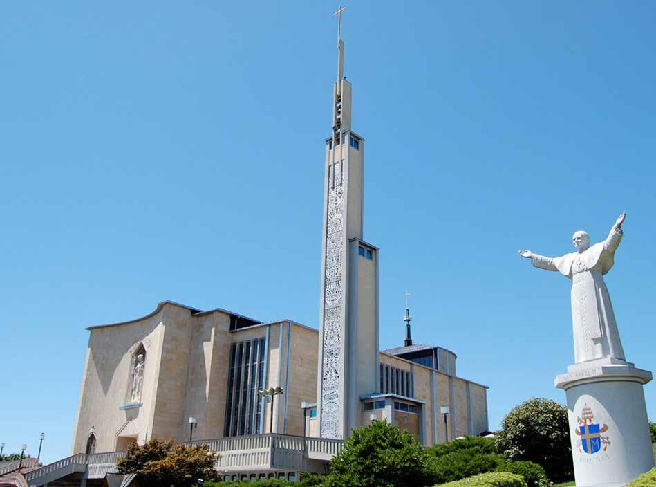 la Polonia la Polonia di San Giovanni Paolo II (con visite di Auschwitz e Wieliczka) Un pellegrinaggio in Polonia rappresenta un occasione preziosa per conoscere un paese dalla peculiare (se non