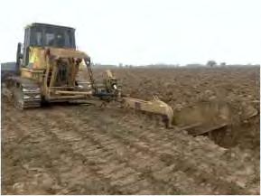 A seconda delle caratteristiche del terreno, lo scasso profondo, tramite aratura o ripuntatura (rippatura), deve raggiungere almeno i 80-100 cm di profondità.